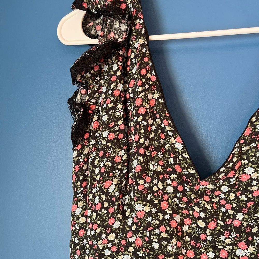 Trixxi Multicolor Floral Romper Open Back Size Small - Picture 7 of 12